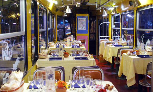 Interni e stoviglie di Tramjazz.
Ermenegildomaria Vissaleffi all'interno di Tramjazz